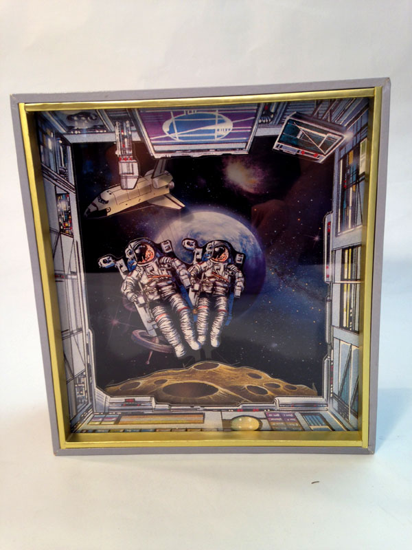 B-63400 - Astronaut Musical Shadow Box - Click Image to Close