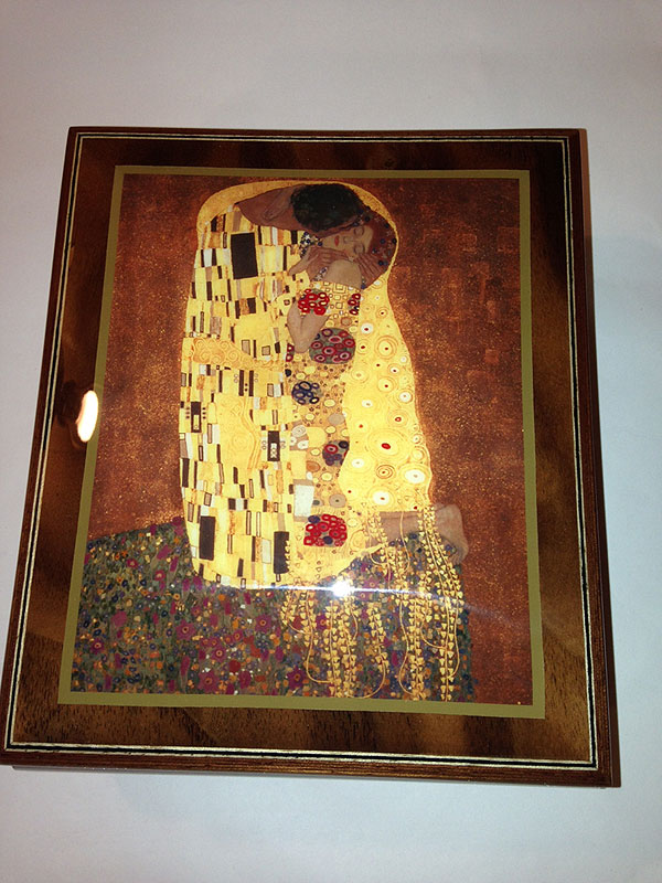 R803 - "The Kiss" by Gustav Klimt - Click Image to Close