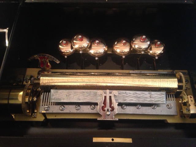 Paillard Music Box with 6 Tuned Bells - Click Image to Close