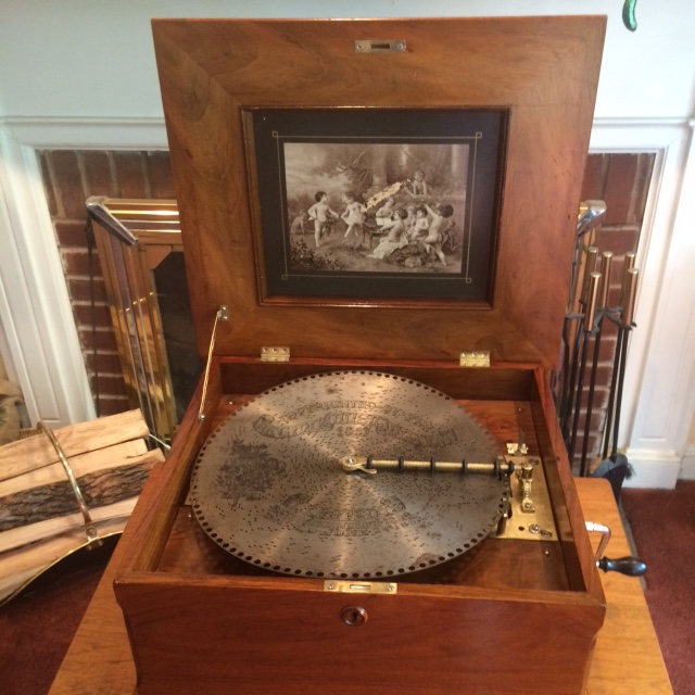 Early 1890s 15-1/2" Polyphon Disc Music Box - Click Image to Close