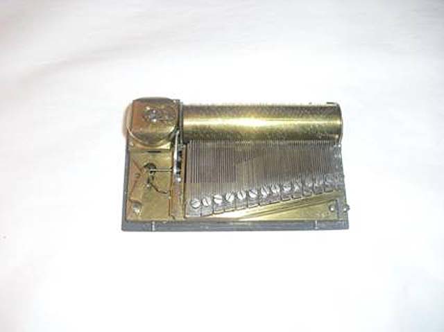 Sectional Comb Snuff Box - Click Image to Close