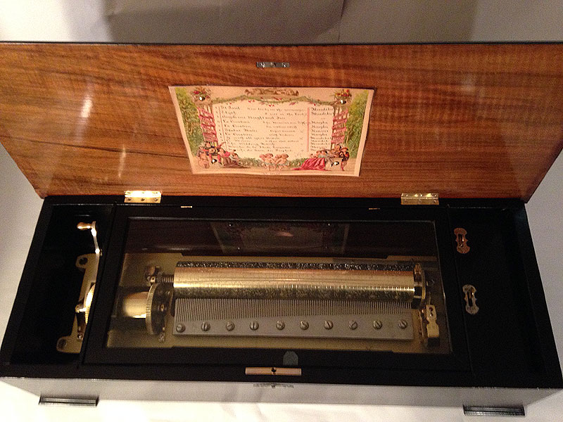 Antigua Caja de Música Suiza. 8 Melodías. Excelente estado. Siglo XIX